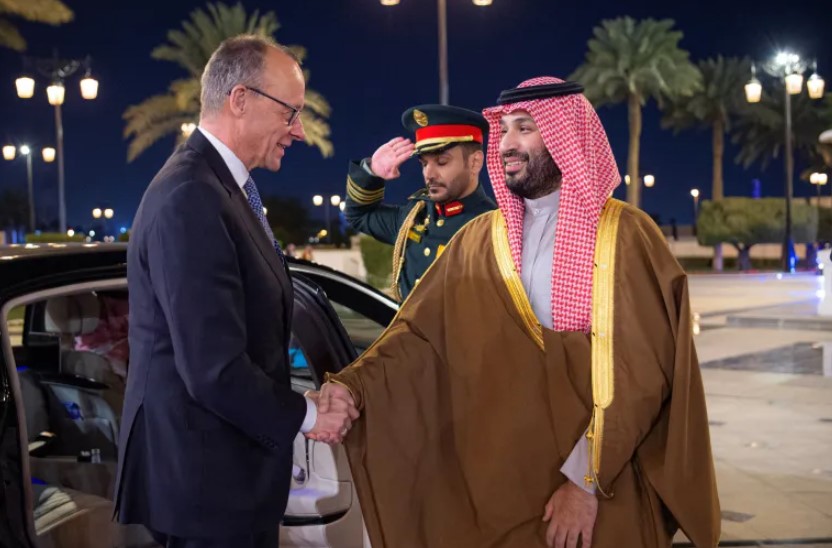 المستشار الألماني يصل الرياض في بداية جولة خليجية تشمل الإمارات