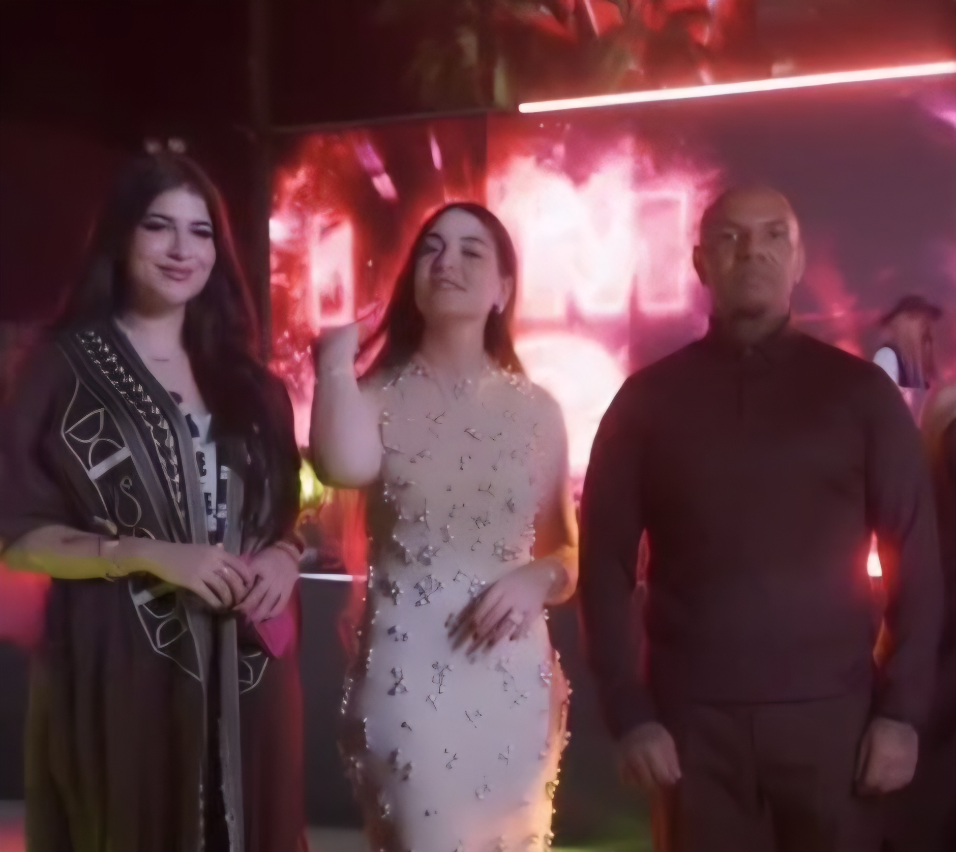 حفل "تونس في سماء دبي" يفجّر جدلًا سياسيًا في تونس وسط اتهامات لأبوظبي بالتدخل وتبييض الصور