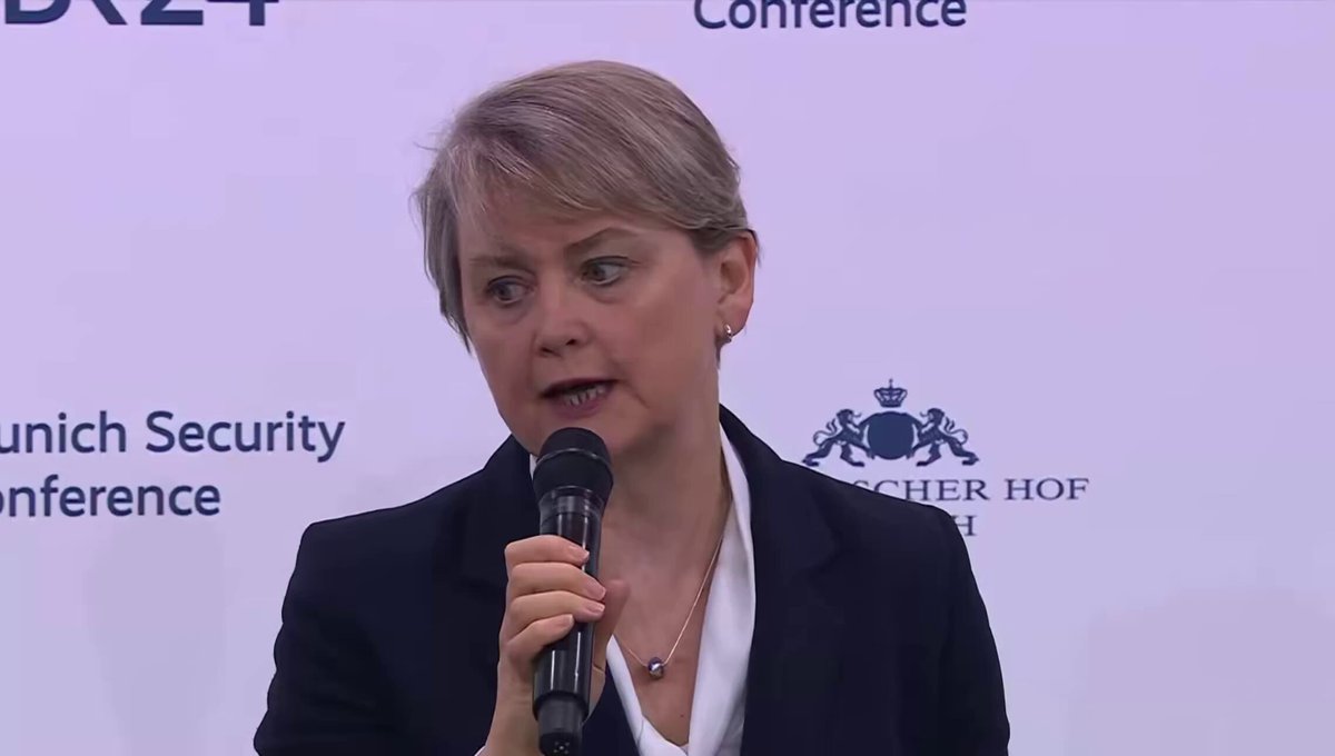 كيف حوّل أنور قرقاش "النفي التقني" البريطاني إلى "صك براءة" سياسي في السودان؟