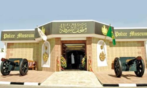 قميصي "بيليه" و"رونالدو" في  متحف شرطة دبي 