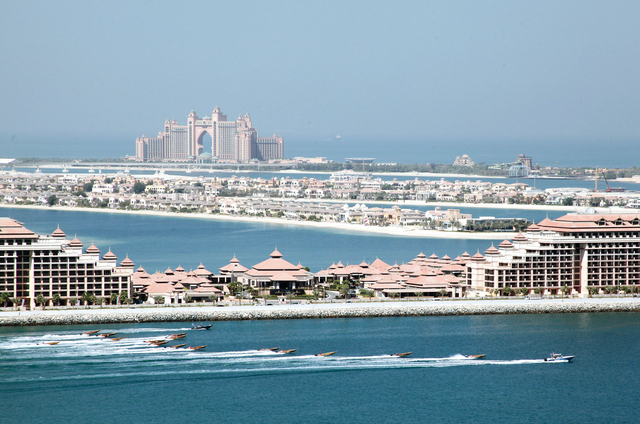 إقامة سباق القوارب الخشبية الجمعة بدلاً من السبت