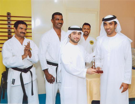 تخرج 30 لاعبا في الكاراتيه والتايكواندو برأس الخيمة